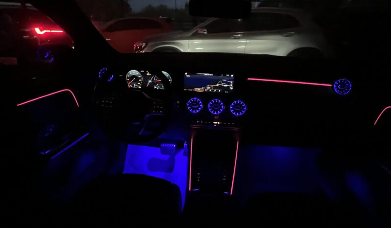 
								Mercedes a benz GLA 200D AMG premium full									
