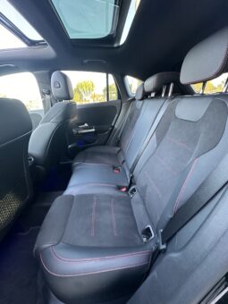 
										Mercedes a benz GLA 200D AMG premium full									