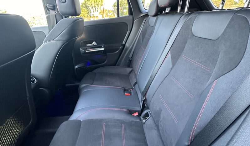 
								Mercedes a benz GLA 200D AMG premium full									