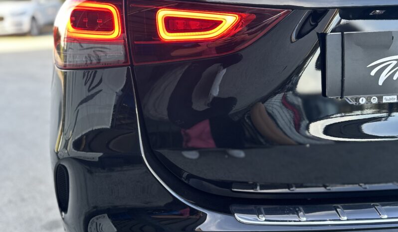 
								Mercedes a benz GLA 200D AMG premium full									