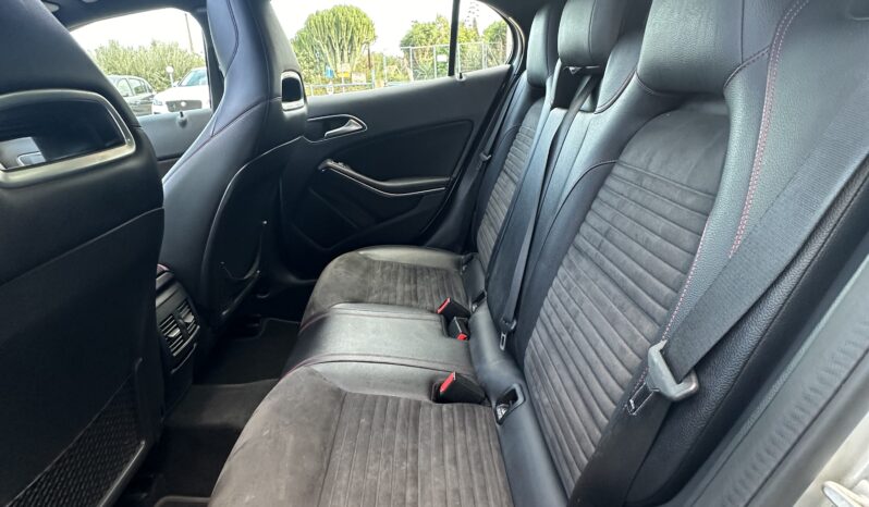 
								Mercedes GLA 200D AMG premium plus full									