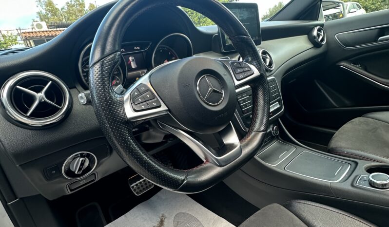 
								Mercedes GLA 200D AMG premium plus full									