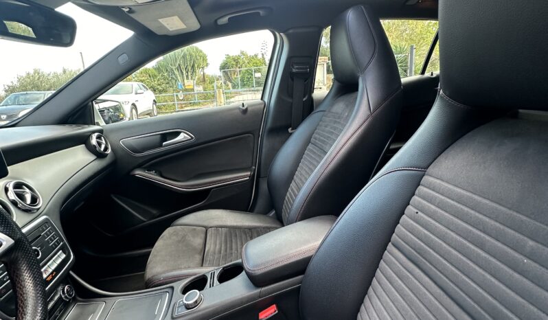 
								Mercedes GLA 200D AMG premium plus full									
