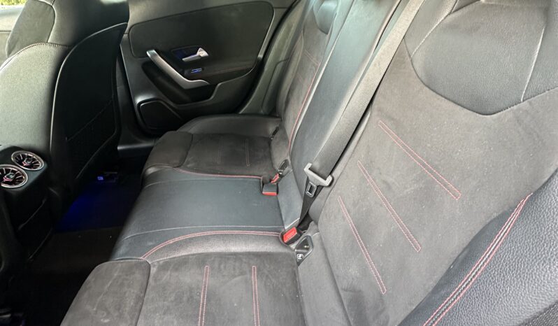 
								Mercedes Benz Classe A 180d AMG Premium full									