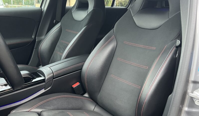 
								Mercedes-Benz Classe A 200d Amg Premium Night Edition full									