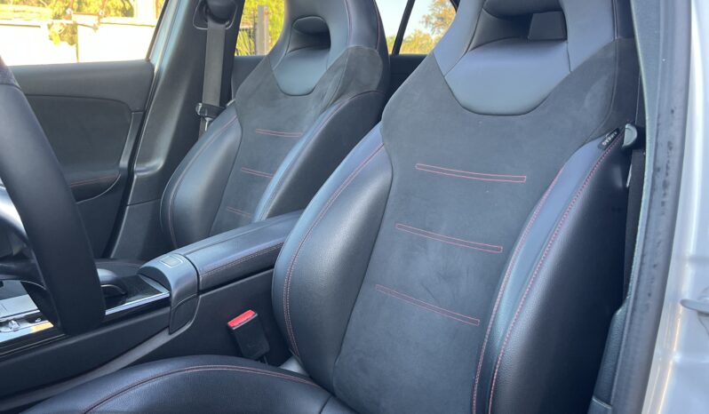
								Mercedes-Benz Classe A 200d AMG Night Edition full									