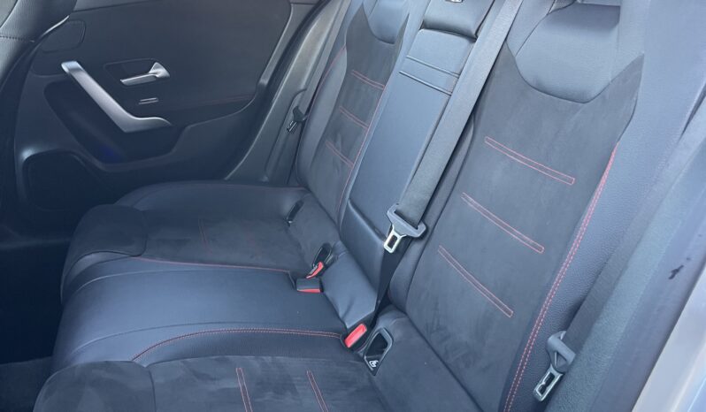 
								Mercedes-Benz Classe A 200d AMG Night Edition full									