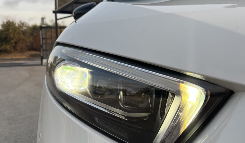 
								Mercedes-Benz Classe A 180d AMG Night Edition full									
