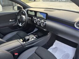 
										Mercedes-Benz Classe A 180d AMG Night Edition full									