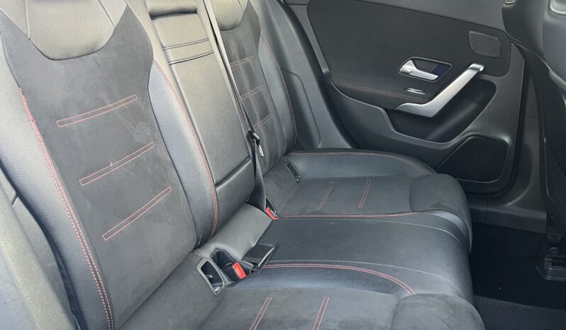 
								Mercedes-Benz Classe A 180d AMG Night Edition full									