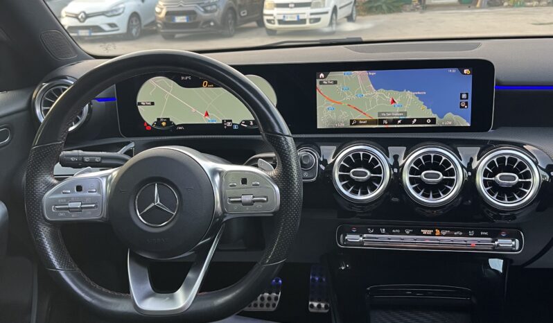 
								Mercedes-Benz Classe A 180d AMG Night Edition full									