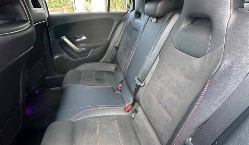 
								Mercedesa-Benz Classe A 180d AMG Night Edition full									