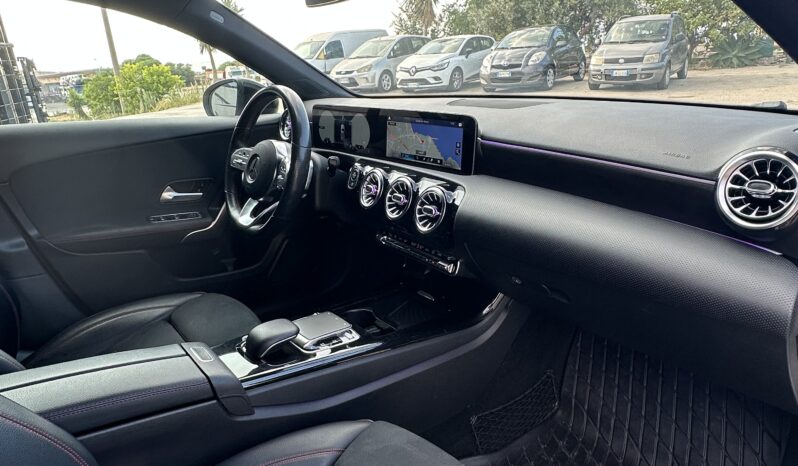 
								Mercedesa-Benz Classe A 180d AMG Night Edition full									