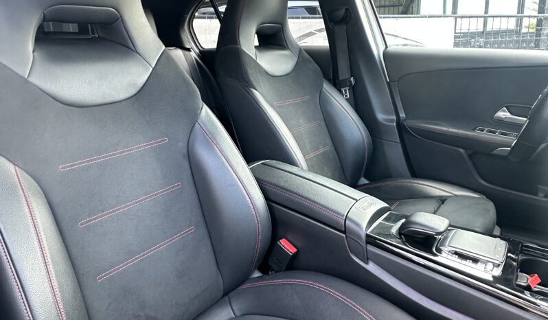 
								Mercedesa-Benz Classe A 180d AMG Night Edition full									