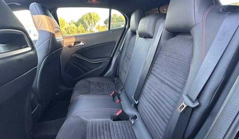 
								Mercedes-Benz GLA 220d AMG Night Edition full									