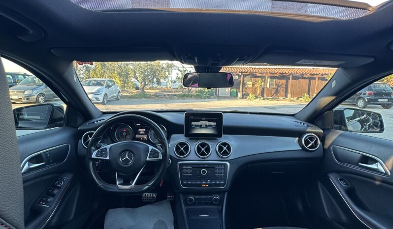 
								Mercedes-Benz GLA 220d AMG Night Edition full									