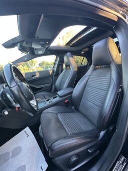 
										Mercedes-Benz GLA 220d AMG Night Edition full									