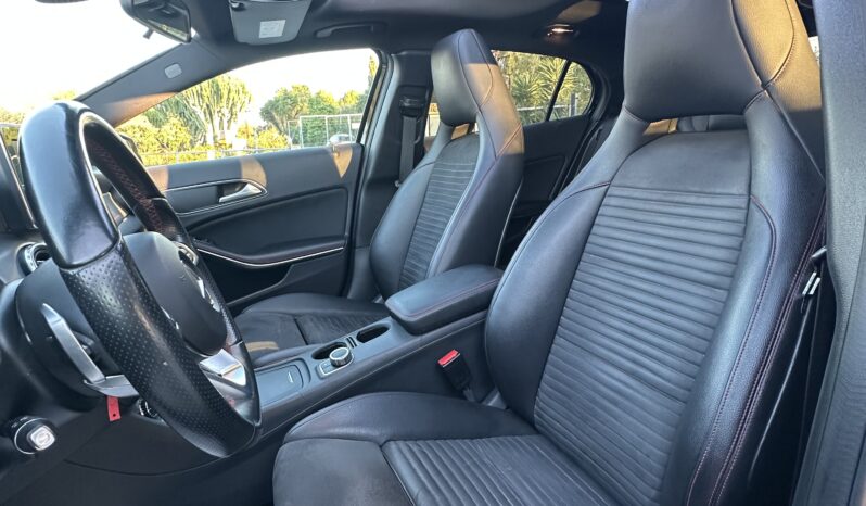 
								Mercedes-Benz GLA 220d AMG Night Edition full									