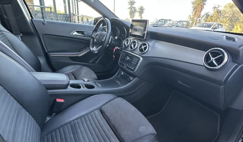 
								Mercedes-Benz GLA 220d AMG Night Edition full									
